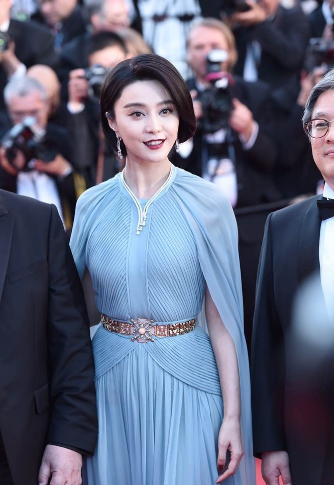 Giám khảo Phạm Băng Băng quyến rũ sang trọng tại LHP Cannes 2017 - ảnh 14