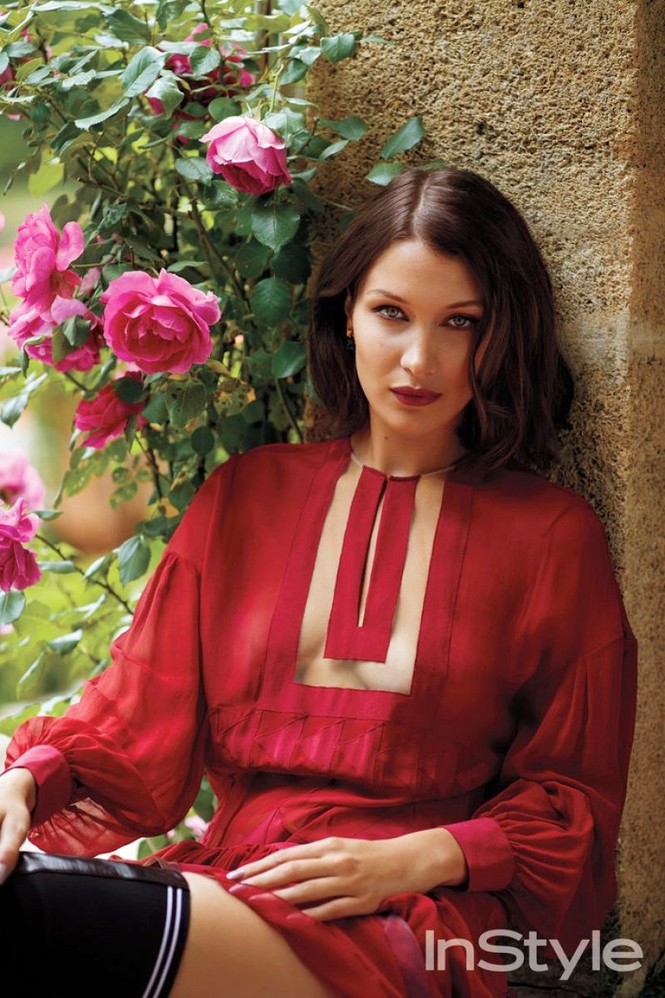 Bella Hadid diện váy áo trễ nải gợi cảm - ảnh 2