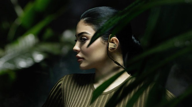 Kylie Jenner Apple Balmain - ảnh 8