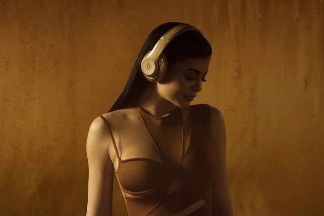 Kylie Jenner Apple Balmain - ảnh 4
