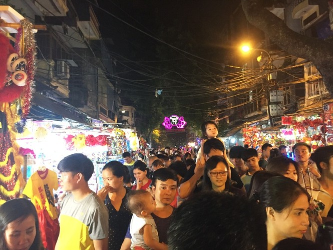 Ngắm chợ Trung thu Hà Nội tấp nập và rực rỡ sắc màu - ảnh 3