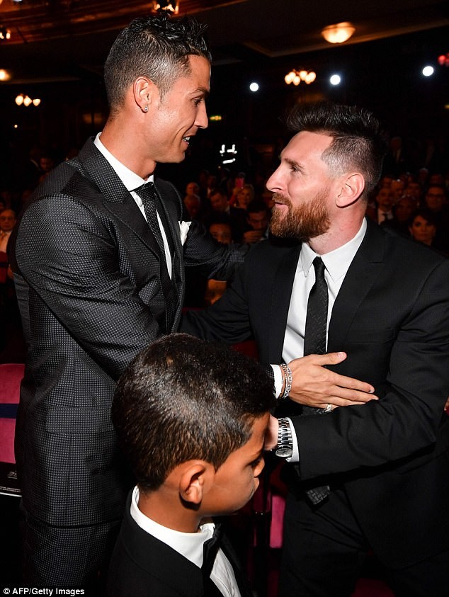 Bạn gái Cristiano Ronaldo bầu 8 tháng vẫn gợi cảm quyến rũ - ảnh 8