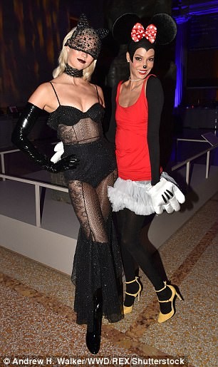 Dàn sao hóa trang thành Britney Spears, Kim Kardashian đi dự Halloween - ảnh 10