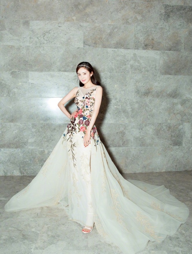 Dương Mịch, Lưu Diệc Phi xinh đẹp yêu kiều như công chúa - ảnh 9