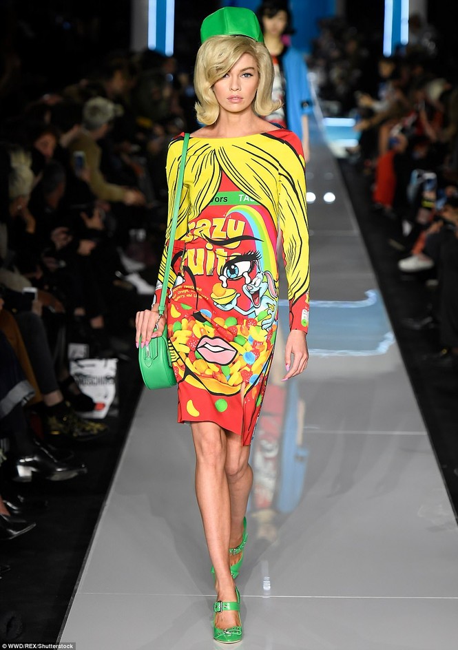 Gigi Hadid Bella Hadid Moschino Jackie O - ảnh 11
