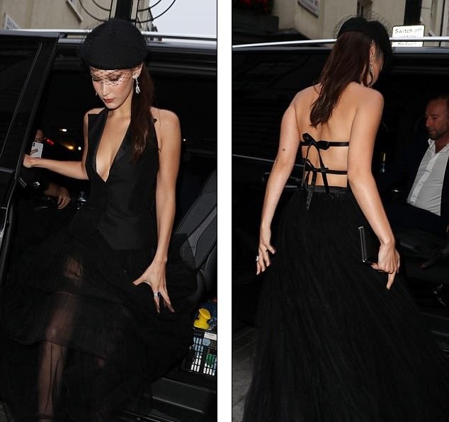 Bella Hadid yêu kiều gợi cảm với đầm khoét sâu không nội y - ảnh 1