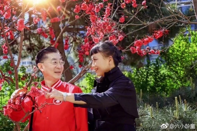 ‘Tôn Ngộ Không’ Lục Tiểu Linh Đồng đăng ảnh kỷ niệm 30 năm ngày cưới - ảnh 8