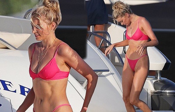 Ngắm ‘búp bê’ Thụy Điển Elsa Hosk gợi tình với bikini và nội y - ảnh 2