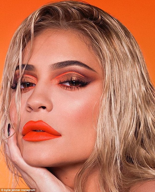 ‘Hot girl môi tều’ nhà Kardashian vẫn quyến rũ dù bỏ filler bơm môi - ảnh 6