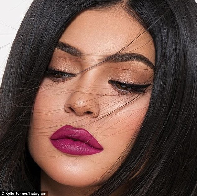 ‘Hot girl môi tều’ nhà Kardashian vẫn quyến rũ dù bỏ filler bơm môi - ảnh 5