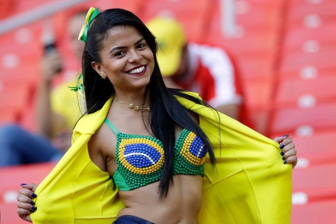 FIFA đề nghị tiết chế cho các ‘bóng hồng’ nóng bỏng lên sóng World Cup - ảnh 2