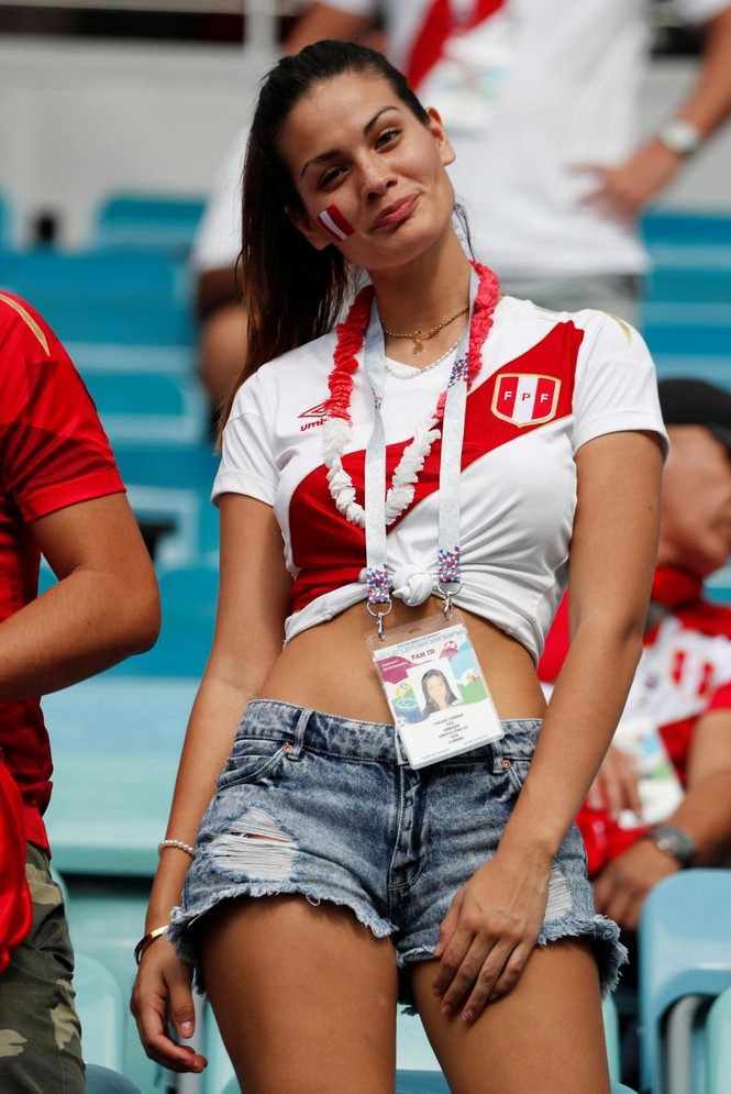 FIFA đề nghị tiết chế cho các ‘bóng hồng’ nóng bỏng lên sóng World Cup - ảnh 7