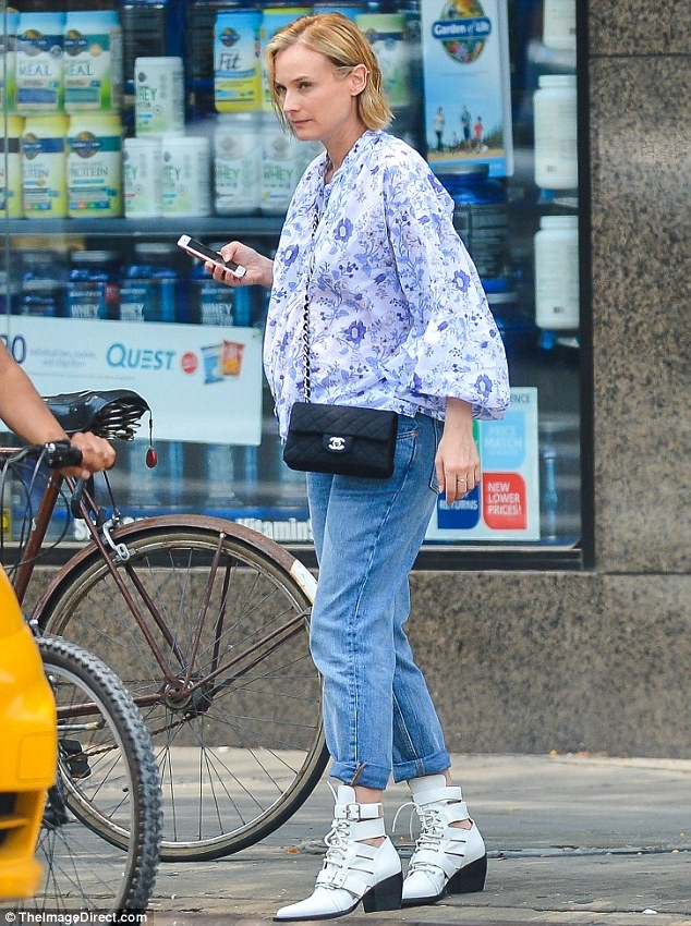 ‘Người đẹp thành Troy’ Diane Kruger lần đầu lộ bụng bầu ở tuổi 42 - ảnh 4