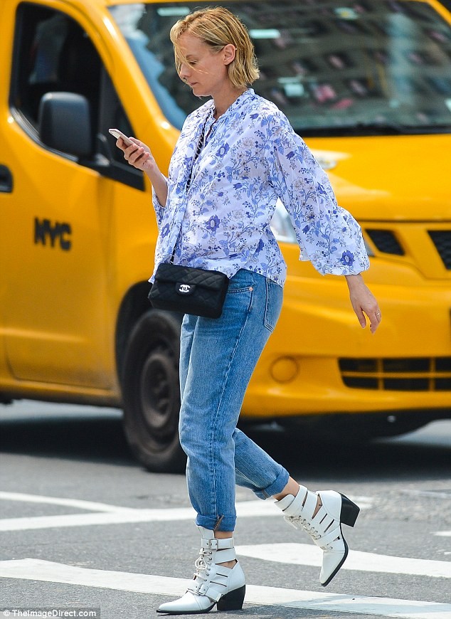 ‘Người đẹp thành Troy’ Diane Kruger lần đầu lộ bụng bầu ở tuổi 42 - ảnh 6