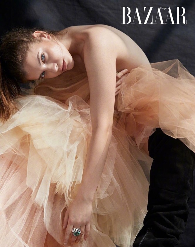 ‘Bông hồng’ Hungary Barbara Palvin tràn sức sống thanh xuân - ảnh 17
