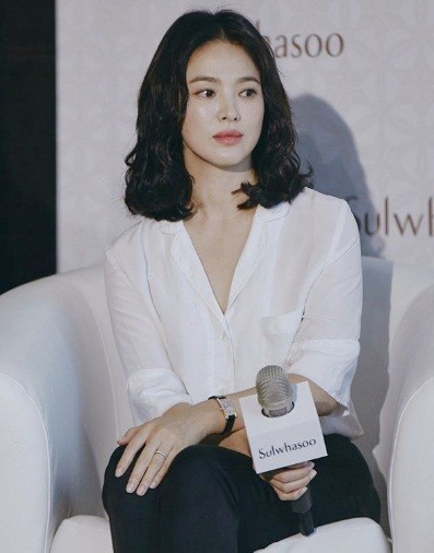 Ngưỡng mộ nhan sắc nữ thần không tì vết của Song Hye Kyo - ảnh 1