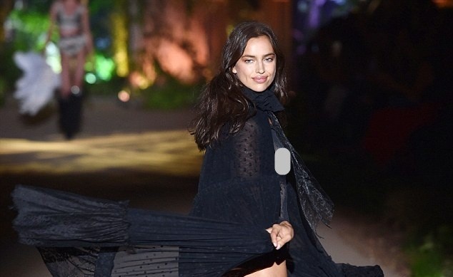 Mê mẩn ngắm Irina Shayk trình diễn nội y siêu quyến rũ - ảnh 3