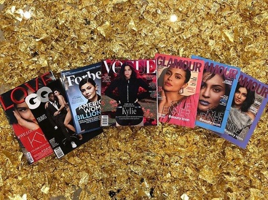 Kylie Jenner tung ảnh áo tắm cực ‘hot’ với dáng ‘đồng hồ cát’ - ảnh 12