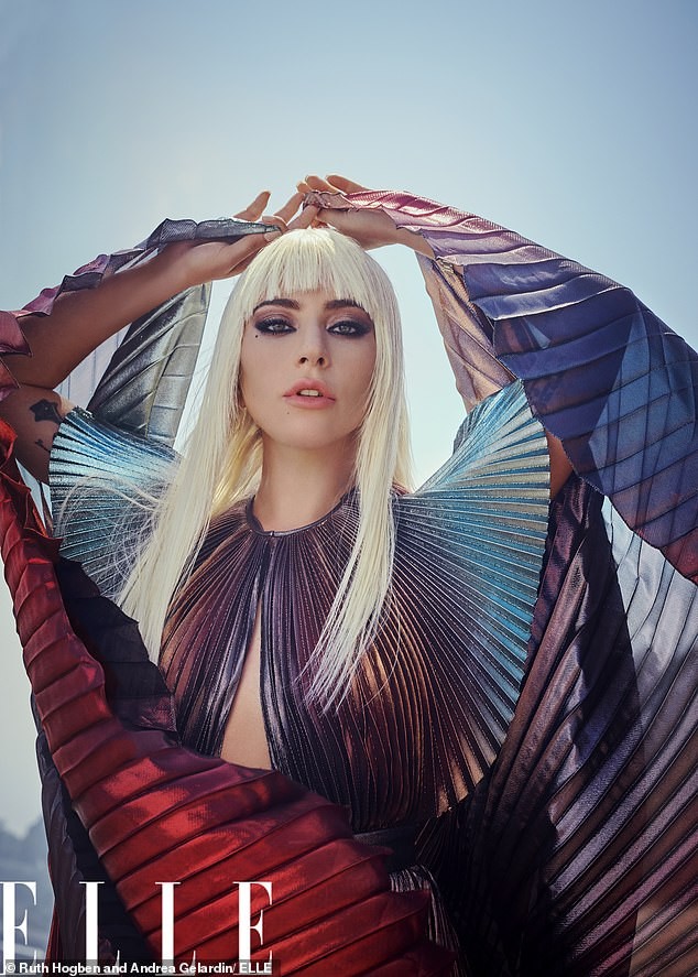 Lady Gaga táo bạo bán nude, trải lòng trên Elle - ảnh 4