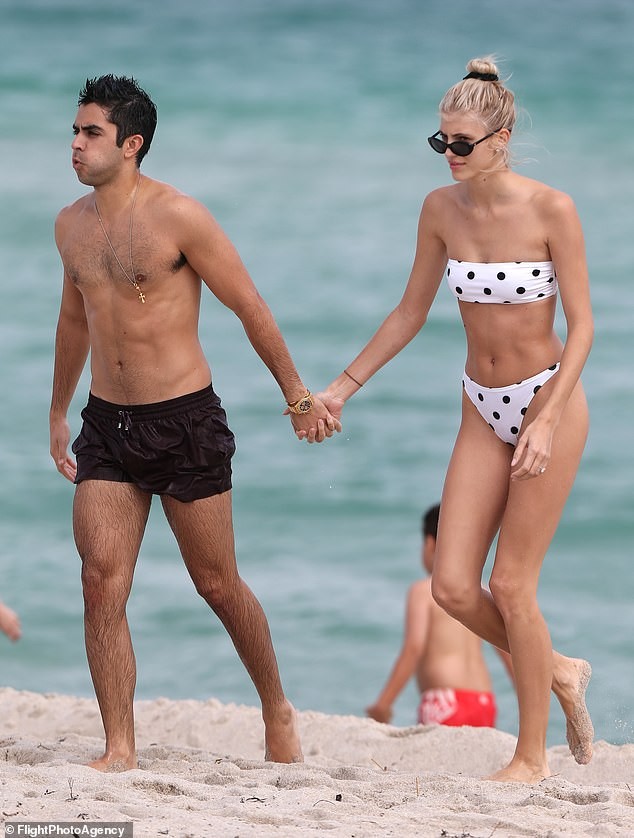 Thiên thần nội y 1m80 Devon Windsor thả dáng hút hồn ở Miami - ảnh 1