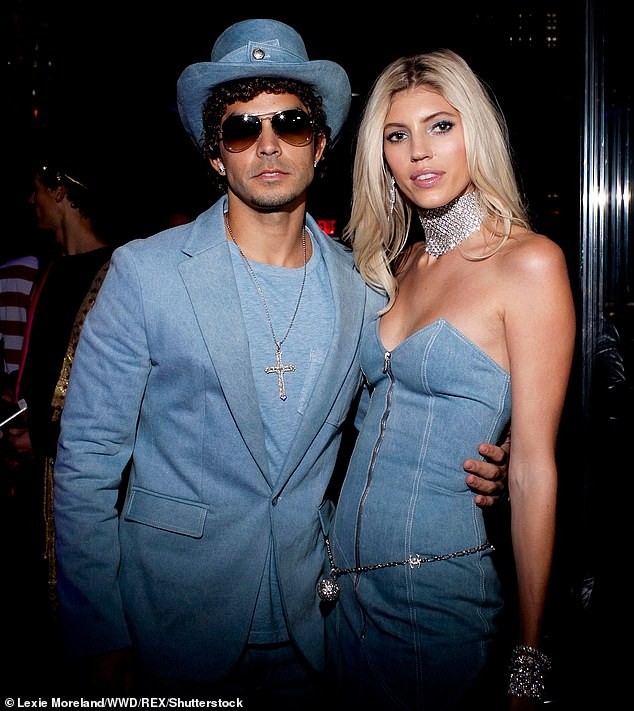 Thiên thần nội y 1m80 Devon Windsor thả dáng hút hồn ở Miami - ảnh 4