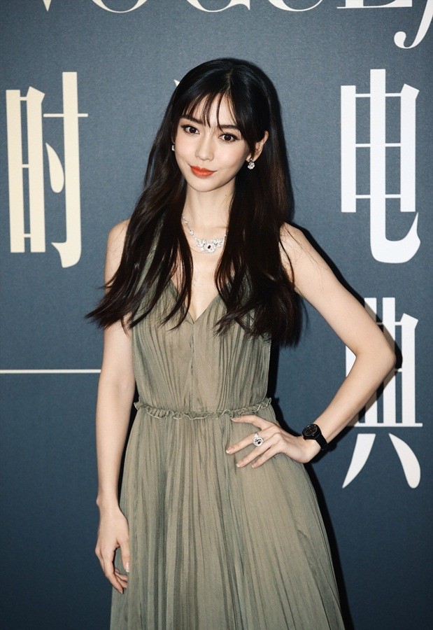 'Gái một con' Angelababy eo thon, chân dài hút mắt - ảnh 22