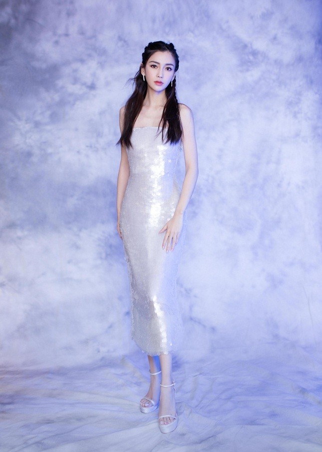 'Gái một con' Angelababy eo thon, chân dài hút mắt - ảnh 17