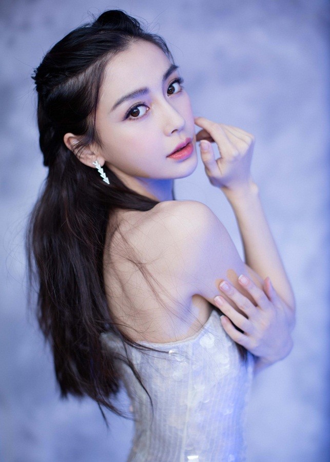 'Gái một con' Angelababy eo thon, chân dài hút mắt - ảnh 12