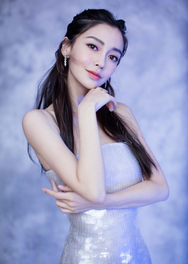 'Gái một con' Angelababy eo thon, chân dài hút mắt - ảnh 13
