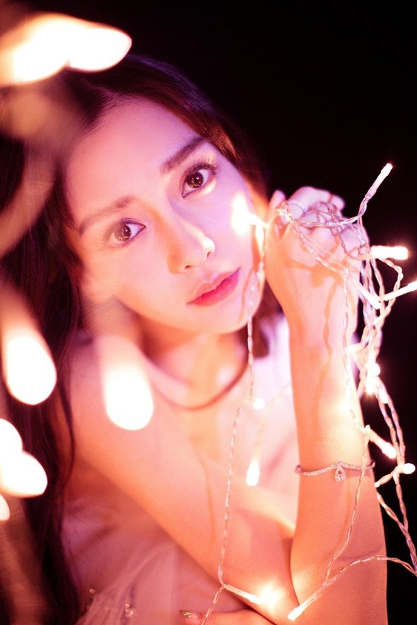 'Gái một con' Angelababy eo thon, chân dài hút mắt - ảnh 20