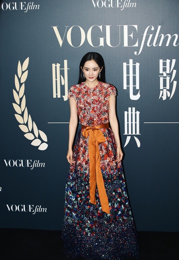 'Gái một con' Angelababy eo thon, chân dài hút mắt - ảnh 29