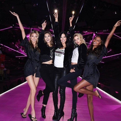 Mỹ nhân xứ Samba Adriana Lima chia tay Victoria's Secret sau 19 năm? - ảnh 9