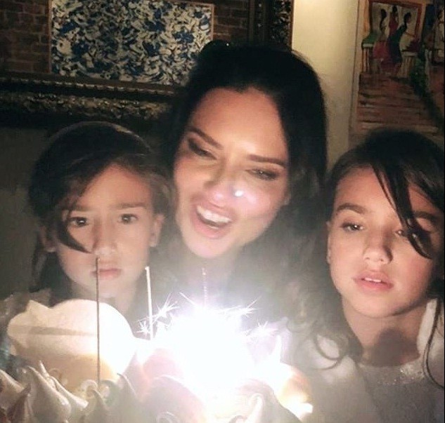 Những hình ảnh mê hồn suốt 19 năm của thiên thần nội y Adriana Lima - ảnh 20