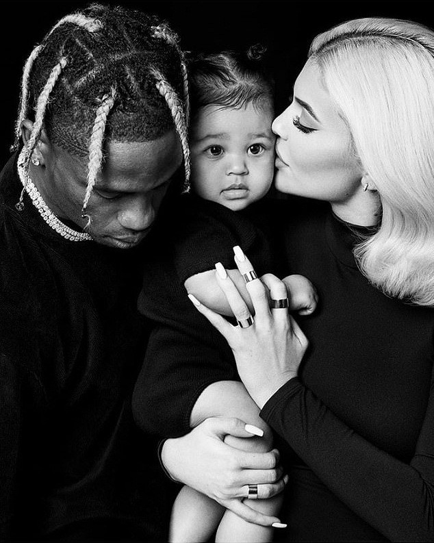 Em út nhà Kim Kardashian tung ảnh lịch 2019 quyến rũ hút hồn - ảnh 10