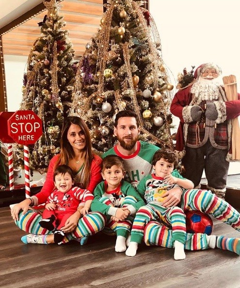 Messi, Ronaldo và dàn mỹ nhân nội y tưng bừng đón Giáng sinh - ảnh 2