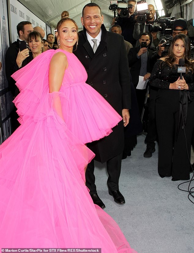 Jennifer Lopez dáng săn chắc, siêu quyến rũ ở tuổi 49 - ảnh 8