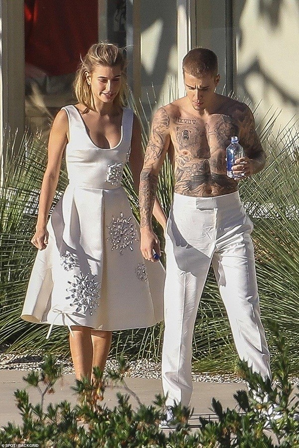 Vợ chồng 'hoàng tử nhạc pop' Justin Bieber nóng bỏng trên Vogue - ảnh 7