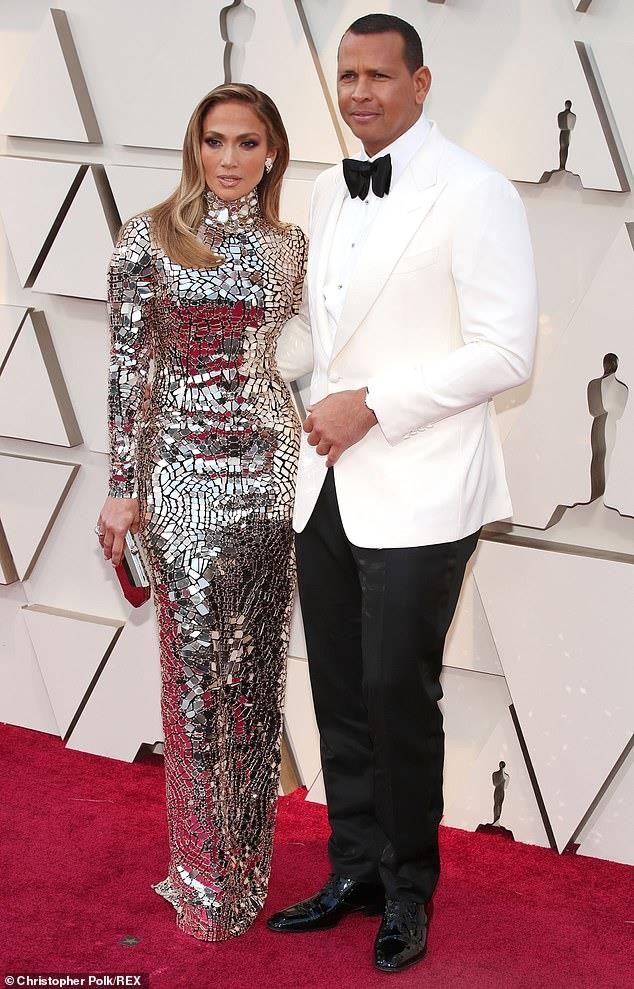 Jennifer Lopez diện đầm xẻ cao quyến rũ bên tình trẻ tại tiệc Oscar - ảnh 12