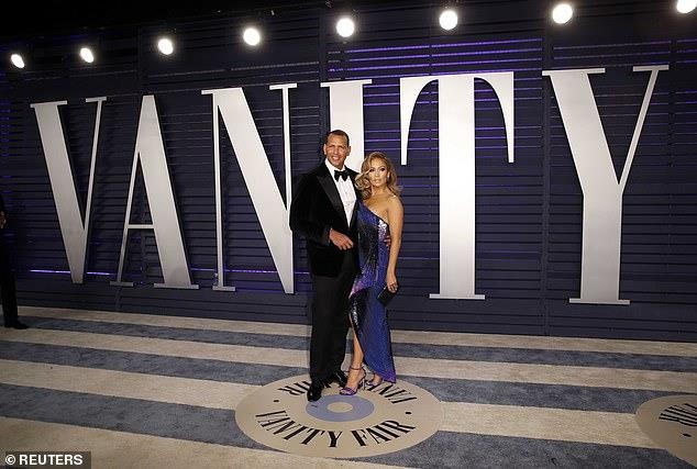 Jennifer Lopez diện đầm xẻ cao quyến rũ bên tình trẻ tại tiệc Oscar - ảnh 5