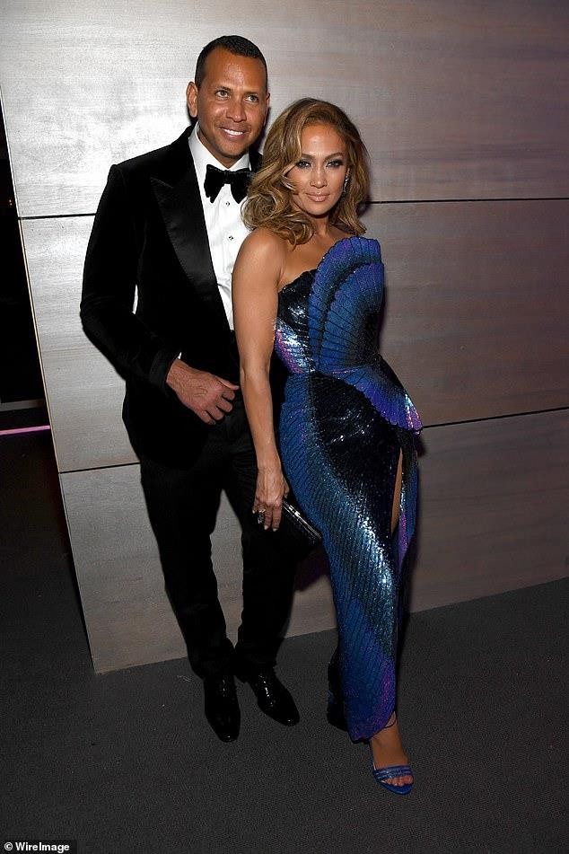 Jennifer Lopez diện đầm xẻ cao quyến rũ bên tình trẻ tại tiệc Oscar - ảnh 8