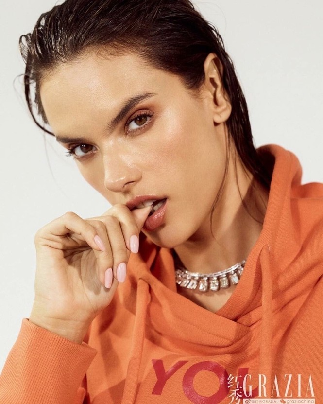 Mỹ nhân nội y Alessandra Ambrosio U40 vẫn táo bạo gợi tình - ảnh 7