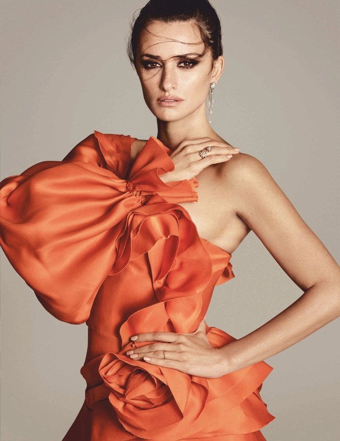 Đường cong vệ nữ của mỹ nhân U50 Penelope Cruz - ảnh 4