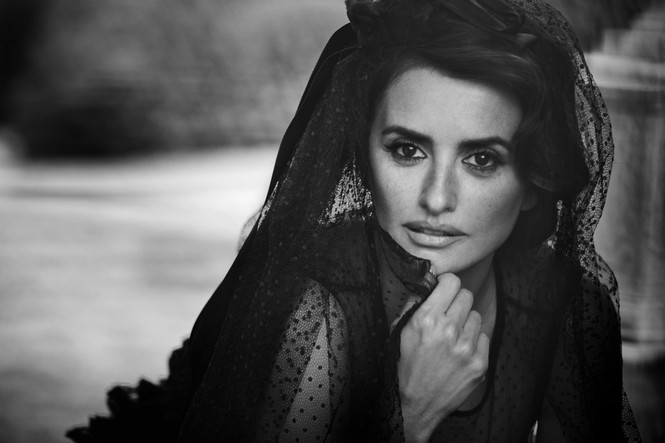 Đường cong vệ nữ của mỹ nhân U50 Penelope Cruz - ảnh 17