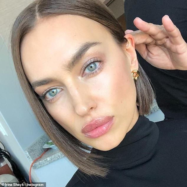 Irina Shayk tung ảnh bikini nóng rực khiến các quý ông ngây ngất - ảnh 12