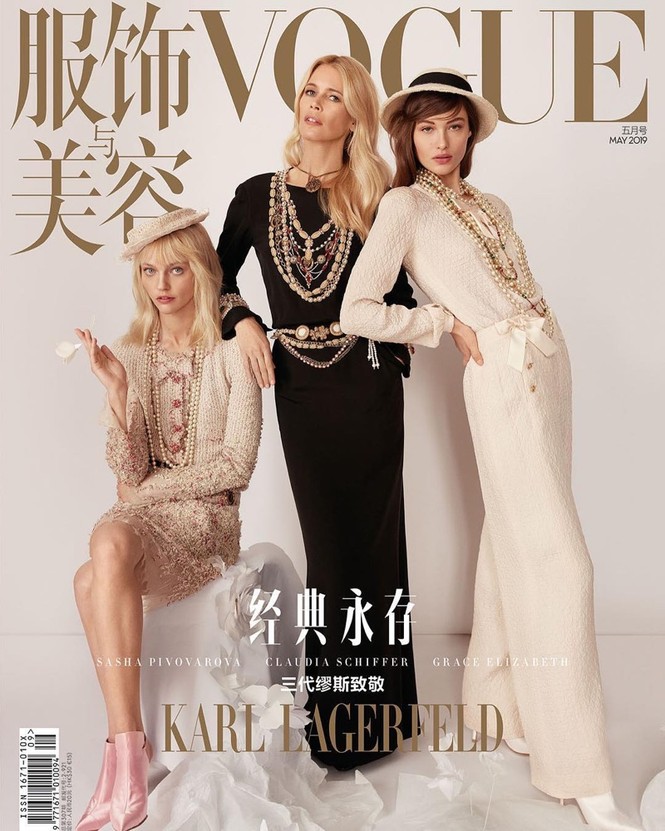 'Chân dài' huyền thoại Claudia Schiffer U50 vẫn quá đỗi trẻ đẹp - ảnh 1