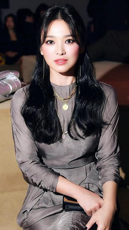 Song Hye Kyo 'mắt đen môi trầm' xinh đẹp hút hồn ở Mỹ - ảnh 4