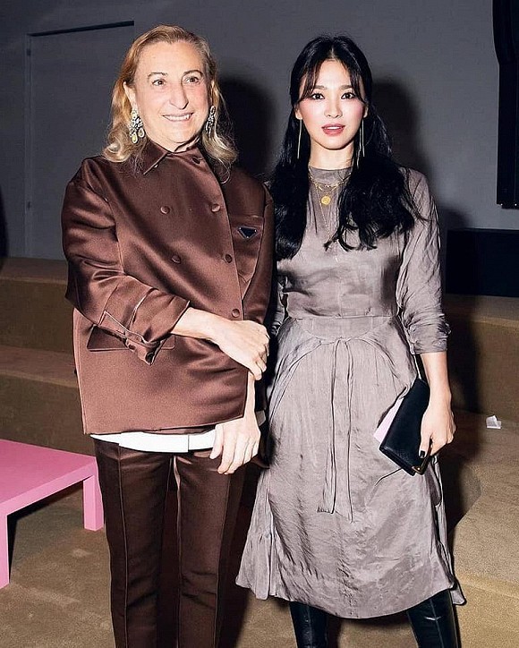Song Hye Kyo 'mắt đen môi trầm' xinh đẹp hút hồn ở Mỹ - ảnh 5