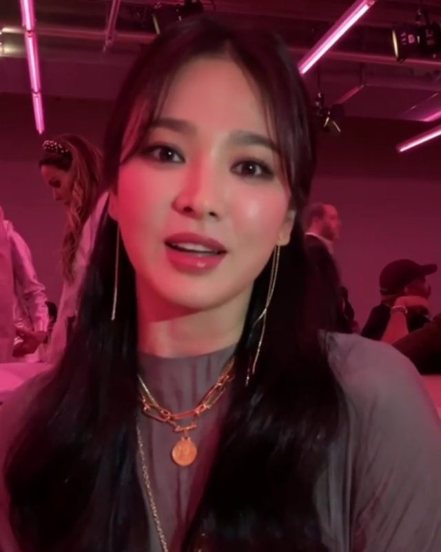 Song Hye Kyo 'mắt đen môi trầm' xinh đẹp hút hồn ở Mỹ - ảnh 7