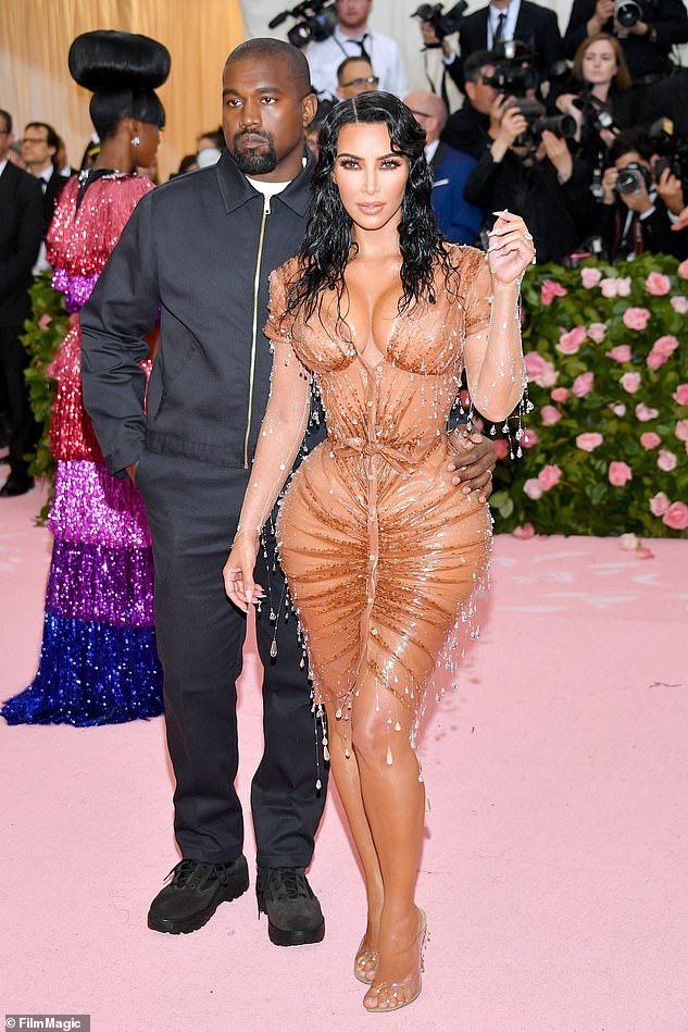 Kim Kardashian gây sốc với thân hình 'đồng hồ cát' kỳ dị - ảnh 5