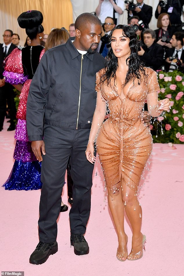 Kim Kardashian gây sốc với thân hình 'đồng hồ cát' kỳ dị - ảnh 6